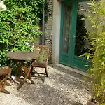 Logis De La Cloche Hotel 3*