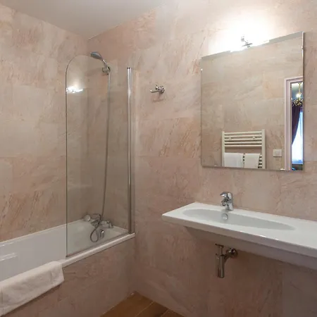 Hotel Logis De La Cloche Beaune (Cote d'Or)