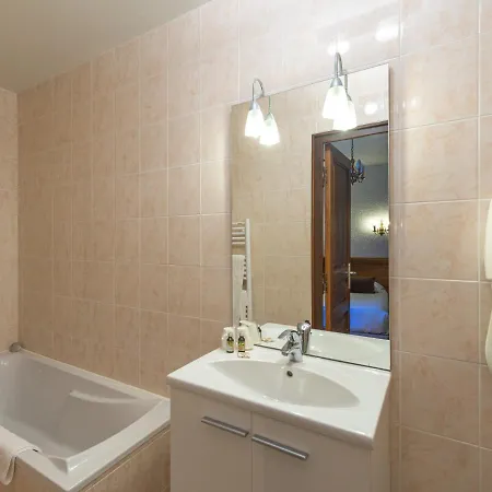 Hotel Logis De La Cloche