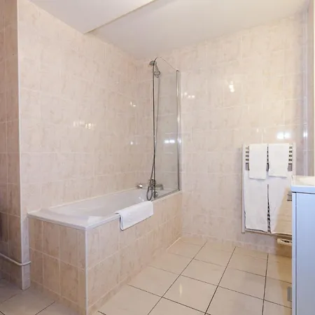 De La Cloche Hotel 3*