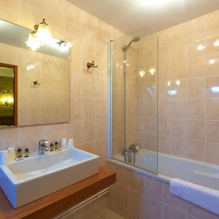 Hotel Logis De La Cloche