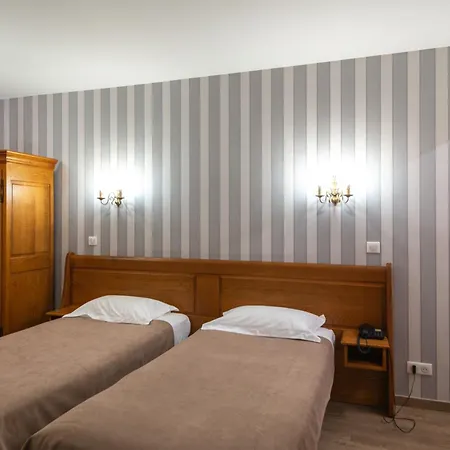 Logis De La Cloche 3*