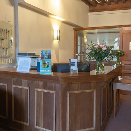 Hotel Logis De La Cloche