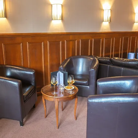 Logis De La Cloche Hotel