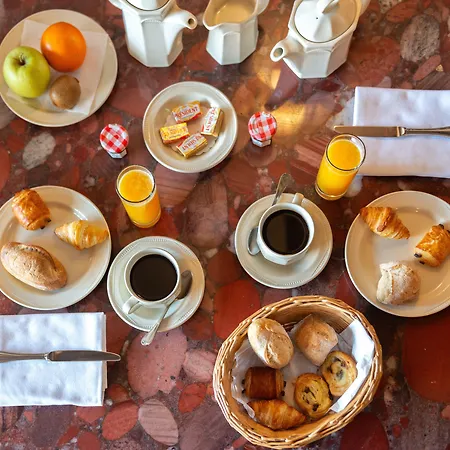 Hotel Logis De La Cloche