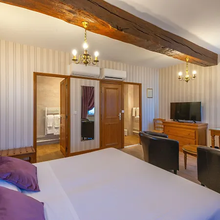 Logis De La Cloche Готель