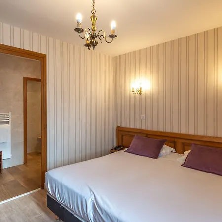 Logis De La Cloche Hotel