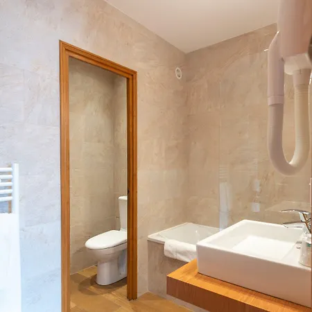 Hotel Logis De La Cloche Beaune (Cote d'Or)