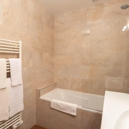 Logis De La Cloche 3*