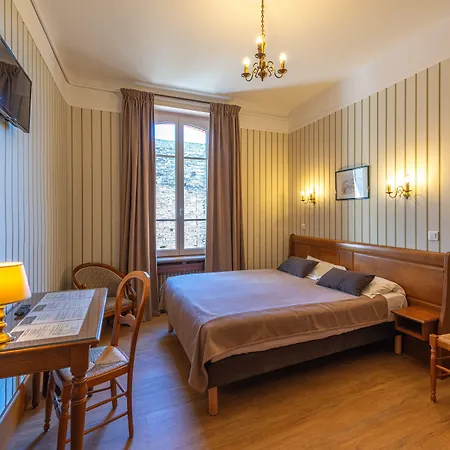 Logis De La Cloche Hotel 3*