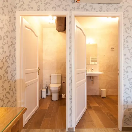 Logis De La Cloche Hotel 3*