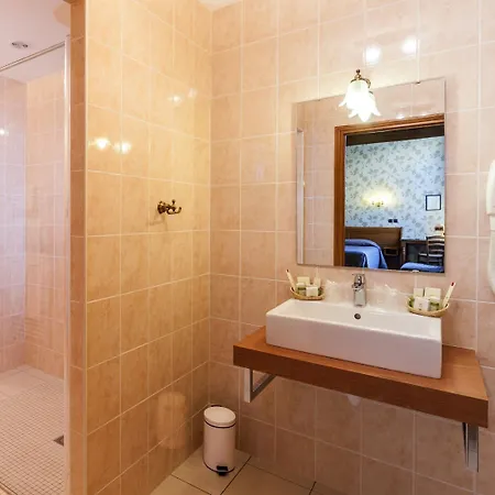 Hotel De La Cloche Beaune (Cote d'Or)