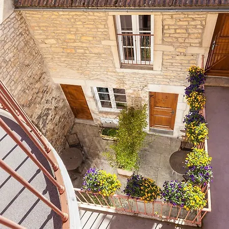 Logis De La Cloche Hotel