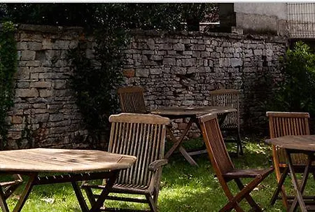 Logis De La Cloche Hotel