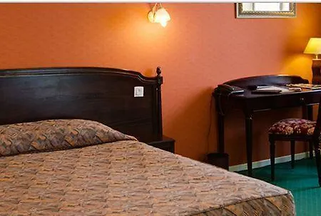 Logis De La Cloche Hotel 3*