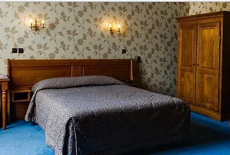 De La Cloche Hotel Beaune (Cote d'Or)