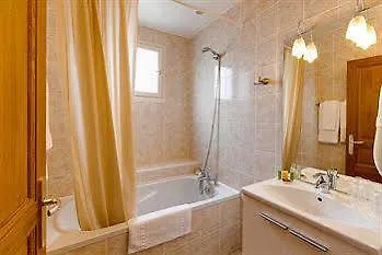 Hotel Logis De La Cloche