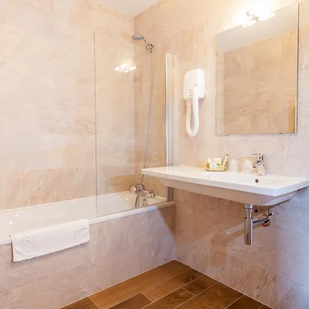 Hotel De La Cloche Beaune (Cote d'Or)