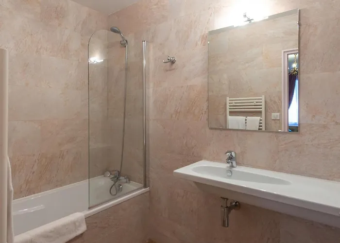 Hotel Logis De La Cloche Beaune (Cote d'Or)