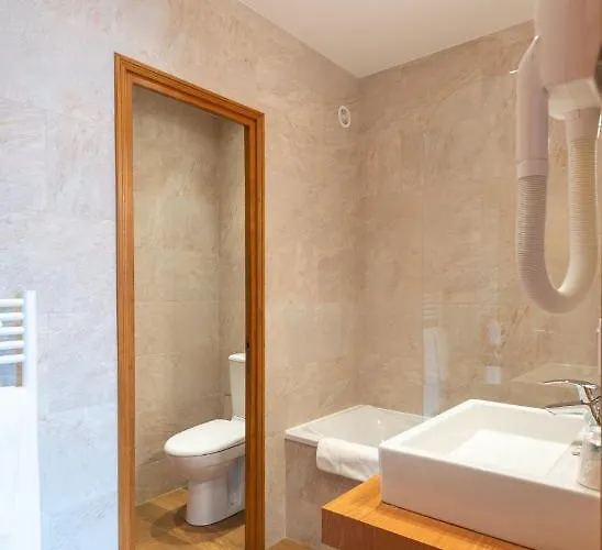 Hotel Logis De La Cloche Beaune (Cote d'Or)