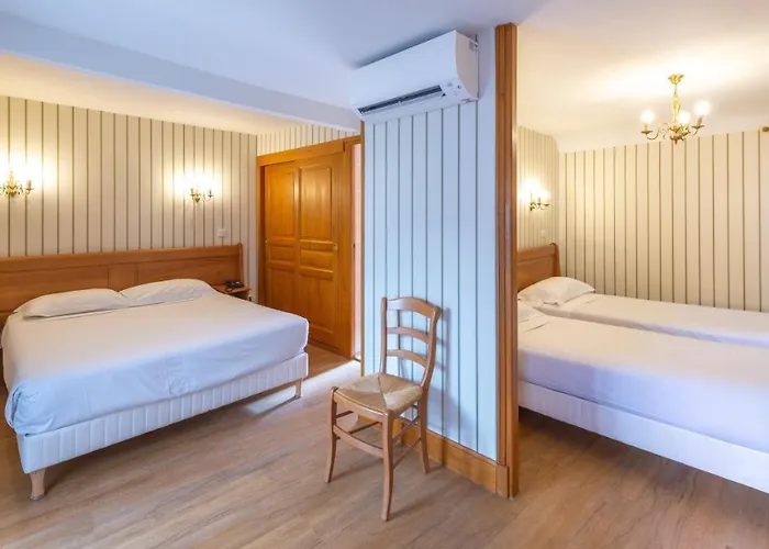 Готель Logis De La Cloche Бон