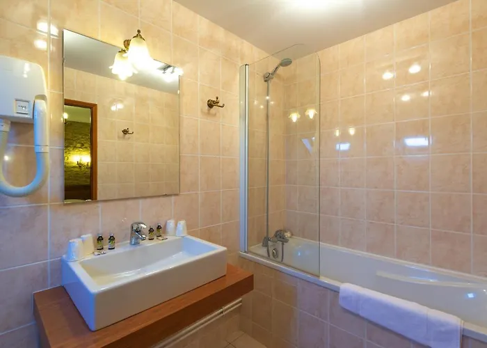 Hotel Logis De La Cloche