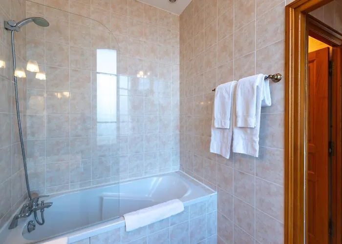 Logis De La Cloche Hotel 3*