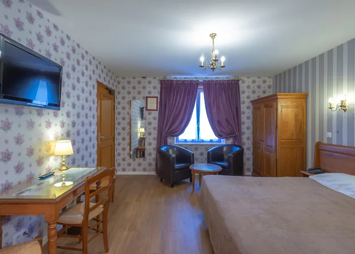 Готель Logis De La Cloche