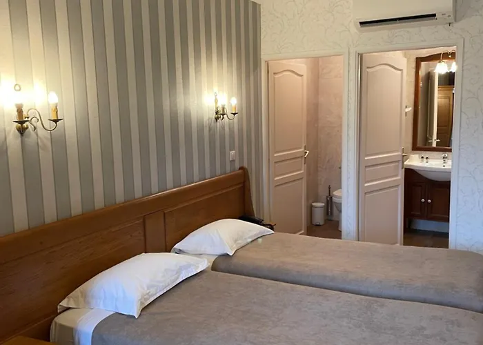 Hotel Logis De La Cloche Beaune (Cote d'Or)