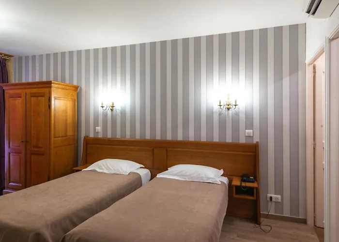 Logis De La Cloche 3*