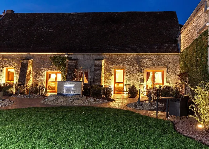 Logis De La Cloche Hotel 3*