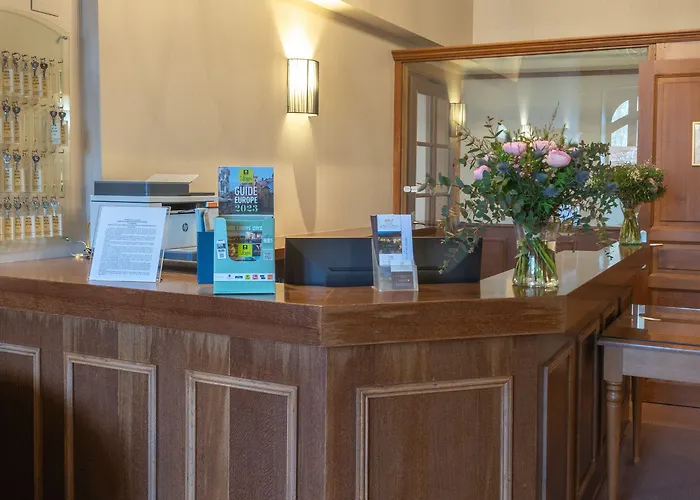 Hotel Logis De La Cloche