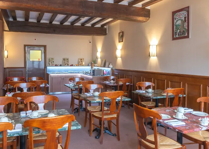 Logis De La Cloche 3* Бон