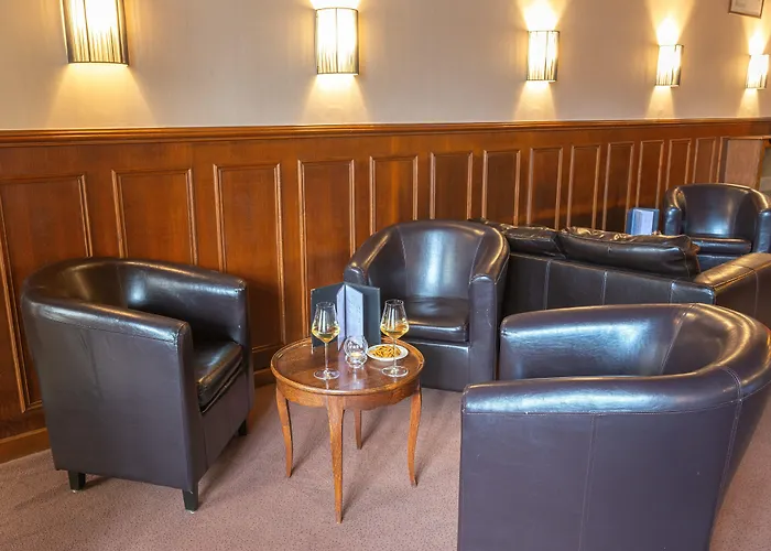 Logis De La Cloche Hotel