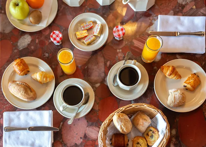 Hotel Logis De La Cloche