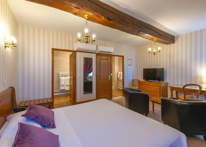 Logis De La Cloche Готель