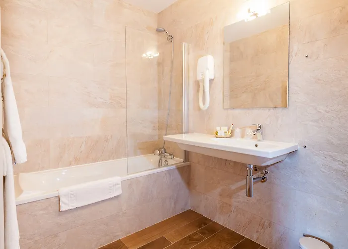 Logis De La Cloche Готель 3*