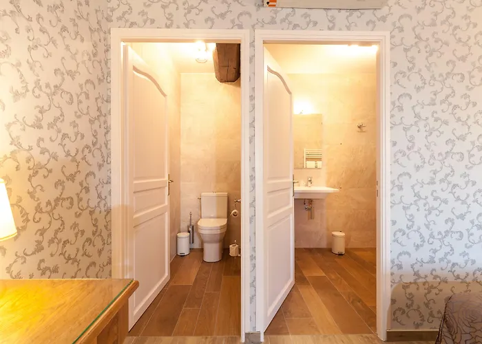 Logis De La Cloche Готель 3*