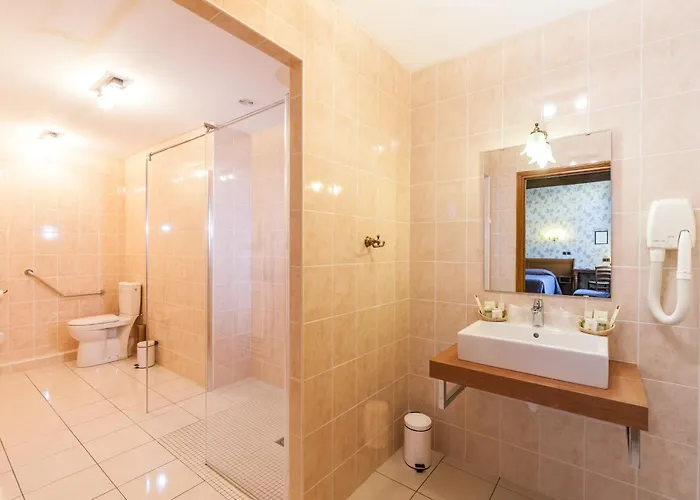 Logis De La Cloche Hotel