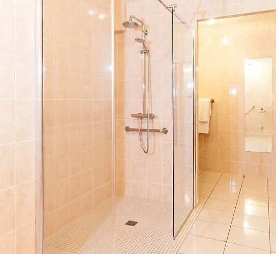 Готель Logis De La Cloche