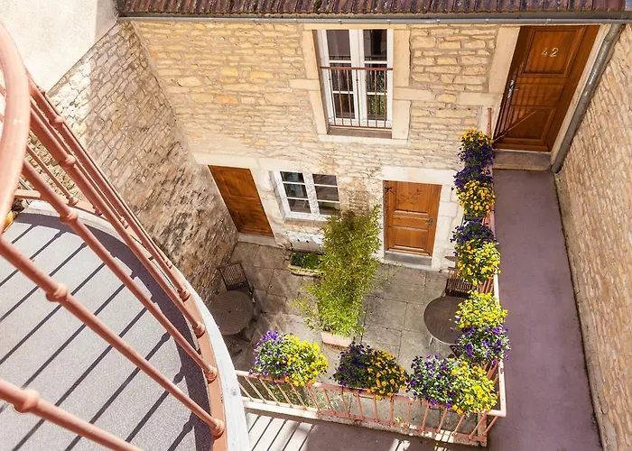 Logis De La Cloche Готель