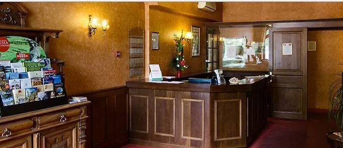 Logis De La Cloche 3*