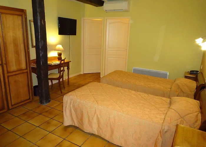 Logis De La Cloche 3* Бон