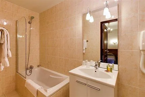 Logis De La Cloche Бон