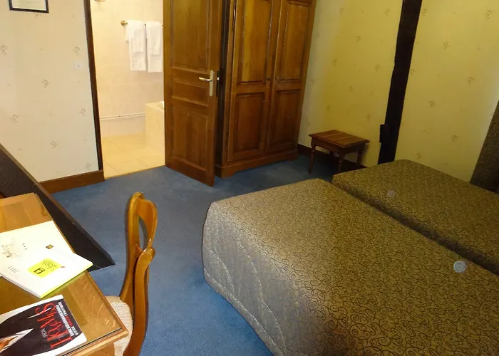 Hotel Logis De La Cloche