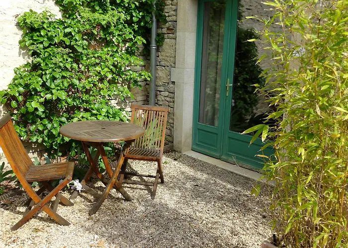 Logis De La Cloche Hotel 3*